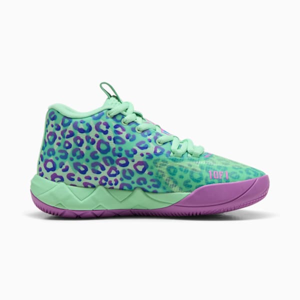 Tenis de básquet MB.01 Alien Safari para adolescentes, Green Glimmer-Pure Magenta-Hyperlink Blue, extralarge