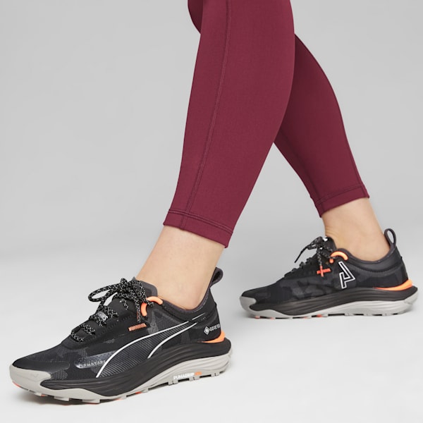 Tenis para correr Voyage NITRO 3 GORE-TEX para mujer, PUMA Black-Neon Sun, extralarge