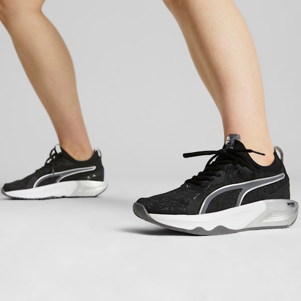 Tenis de entrenamiento para mujeres PWR XX NITRO Luxe Retro Glam, PUMA Black-Cool Dark Gray-PUMA Silver, extralarge