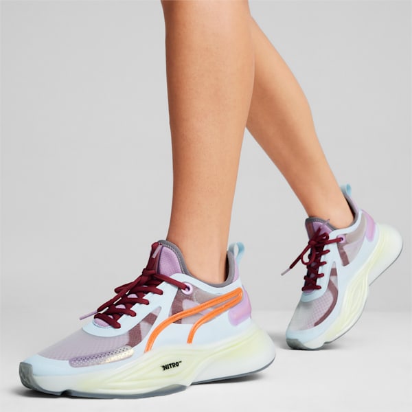 ウィメンズ PUMA x LEMLEM トレーニング パワー ニトロ SQD シューズ, Icy Blue-Frozen Grape-Cayenne Pepper, extralarge-JPN