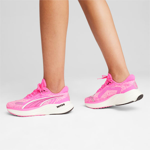 ウィメンズ マグニファイ ニトロ 2 テック ランニングシューズ, Poison Pink-PUMA Silver-PUMA White, extralarge-JPN