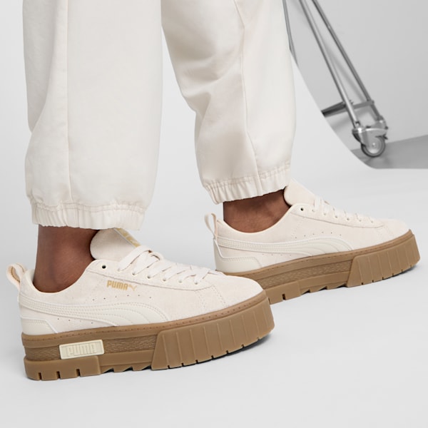 Tenis de gamuza cepillada para mujer Mayze, Alpine Snow-PUMA Gold-Gum, extralarge