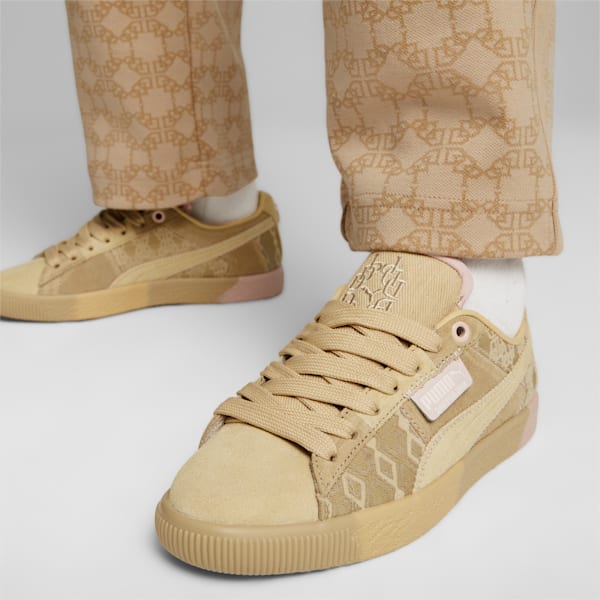 ウィメンズ PUMA x DAPPER DAN クライド PRE-GAME RUNWAY スニーカー, Croissant-Croissant-Rose Dust, extralarge-JPN