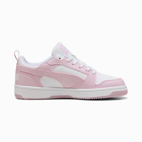 Pink PUMA trainers for youth, with white accents and a low-profile design.