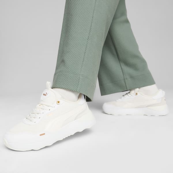 Tenis Runtamed Platform Romance para mujer, Vapor Gray-PUMA White-Frosted Ivory-PUMA Gold, extralarge