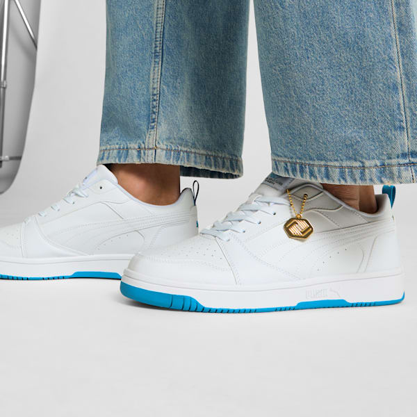 Tenis de cuello bajo para hombre Rebound V6 Boys and Girls Club, PUMA White-Cloisonne-Puma Team Gold, extralarge