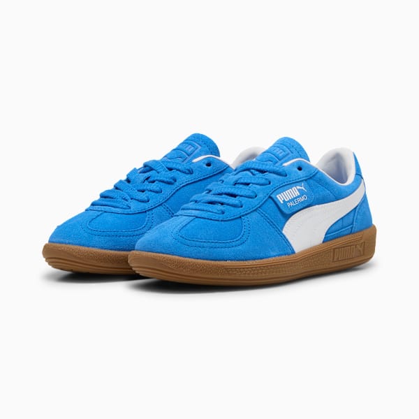 Blue PUMA trainers, for adults, with suede finish, white stripe and brown sole.