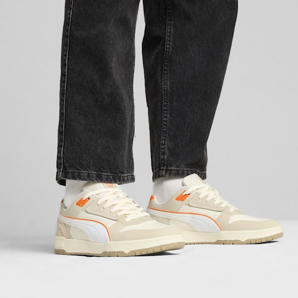 Sneakers Rebound Game Low Better III Homme, Desert Dust-PUMA White-Oak Branch, extralarge