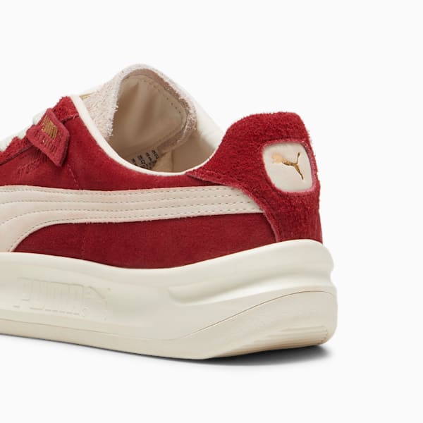 GV Special Suede Sneakers, Intense Red-Frosted Ivory, extralarge