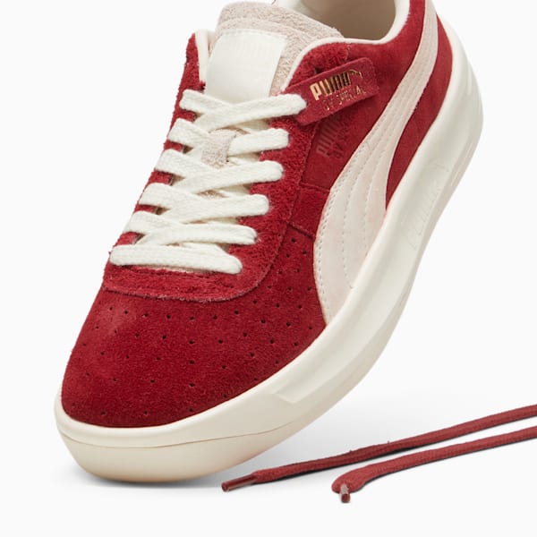 GV Special Suede Sneakers, Intense Red-Frosted Ivory, extralarge