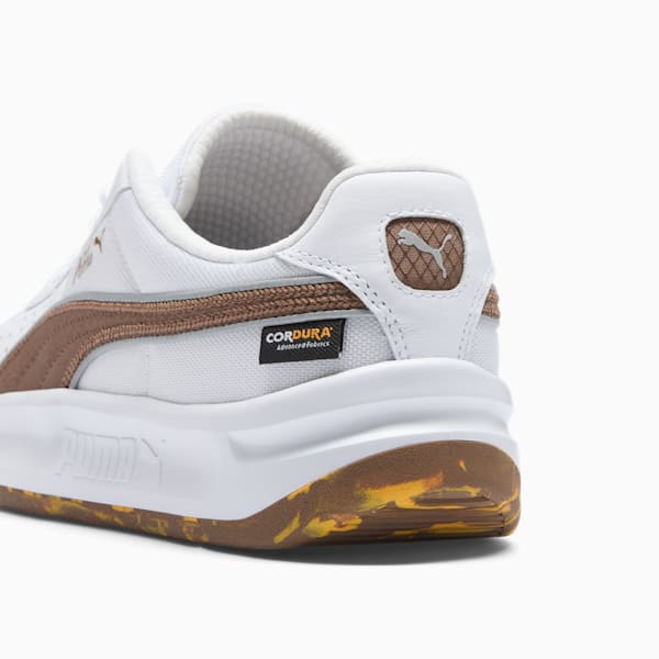 Tenis GV Special NYC Long Run Cordura para hombre, PUMA White-Haute Coffee-PUMA Silver, extralarge