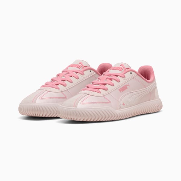 Pink PUMA trainers for girls with lace-up closure and rubber sole.