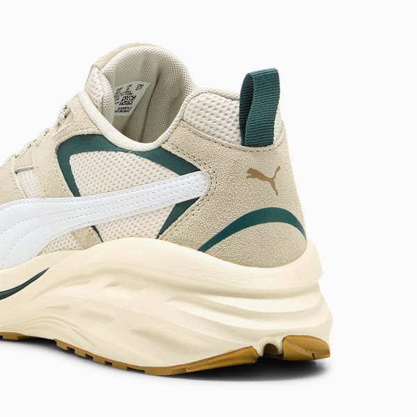 Beige PUMA trainers with white formstrip and green accents for adults.