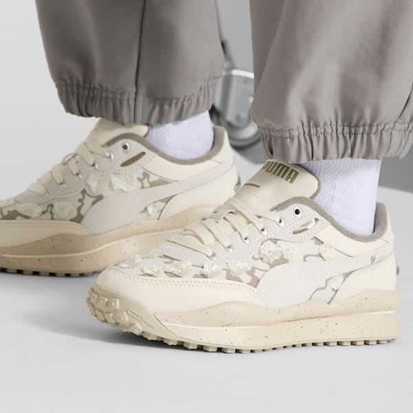 Tenis para mujer Style Rider Trim, Warm White-Desert Dust-Vapor Gray, extralarge