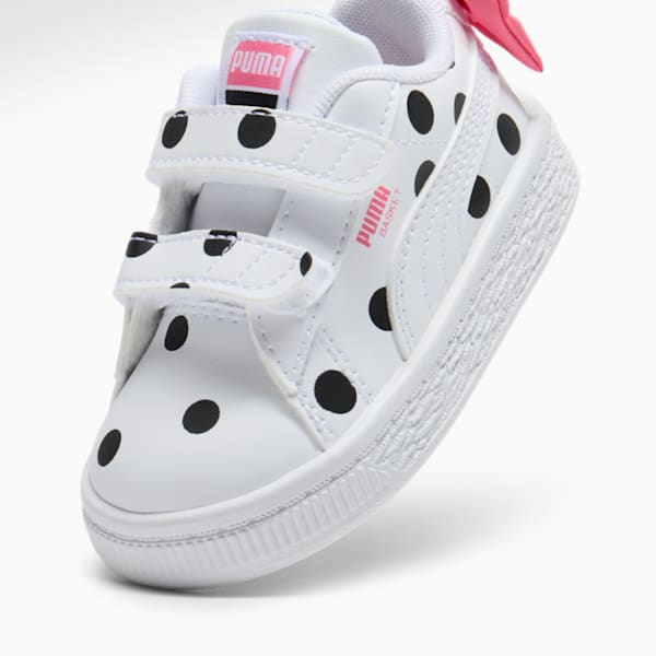 White bow pumas 2025