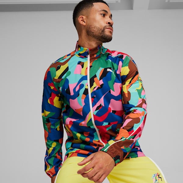 Chamarra de running PRIDE Favourite para hombre, Pop Red-multi color AOP, extralarge