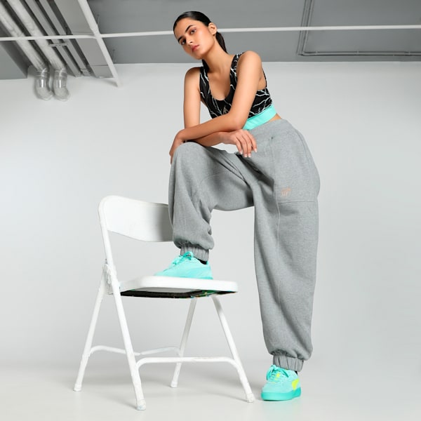 HOOPS x HARRY POTTER™ Women's Relaxed Fit Basketball Sweatpants, Medium Gray Heather, extralarge-IND