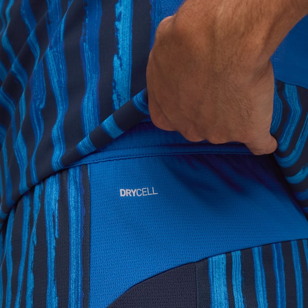 A close-up shows a hand pulling striped blue fabric with the word DRYCELL.