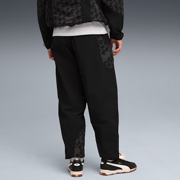 メンズ PUMA x KIDSUPER STUDIOS ドルトムント トラベル パンツ, PUMA Black-Faster Yellow, extralarge-JPN