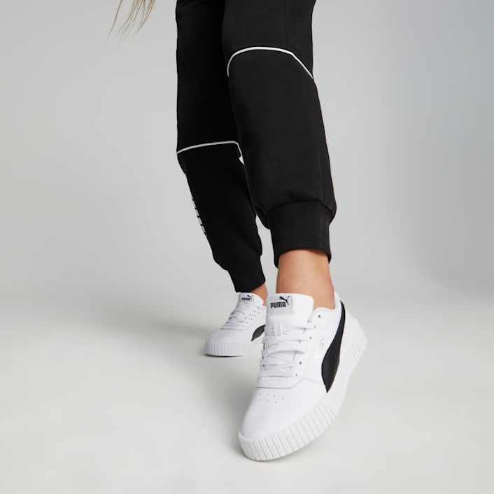 Puma carina sales sneaker on feet