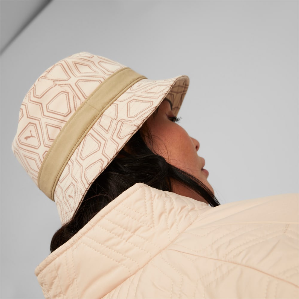 Зображення Puma Панама Luxe Sport Bucket Hat #2: Light Sand-AOP