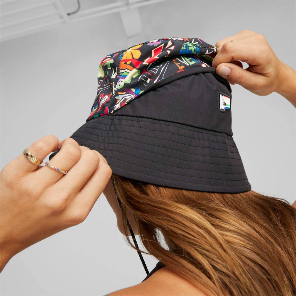 Изображение Puma Панама PRIME Pride Bucket Hat #2: PUMA Black-Pride AOP