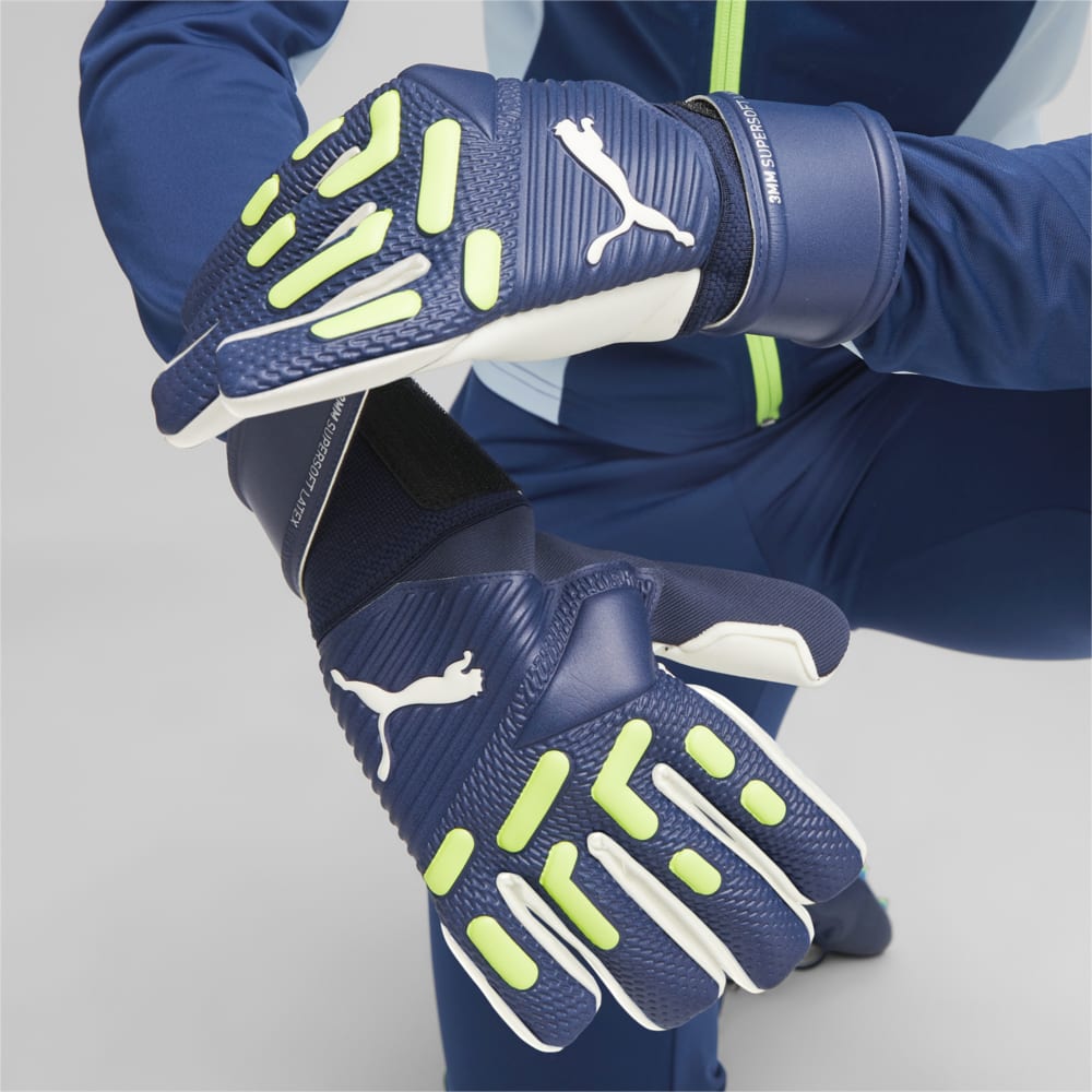 Match gloves 2025