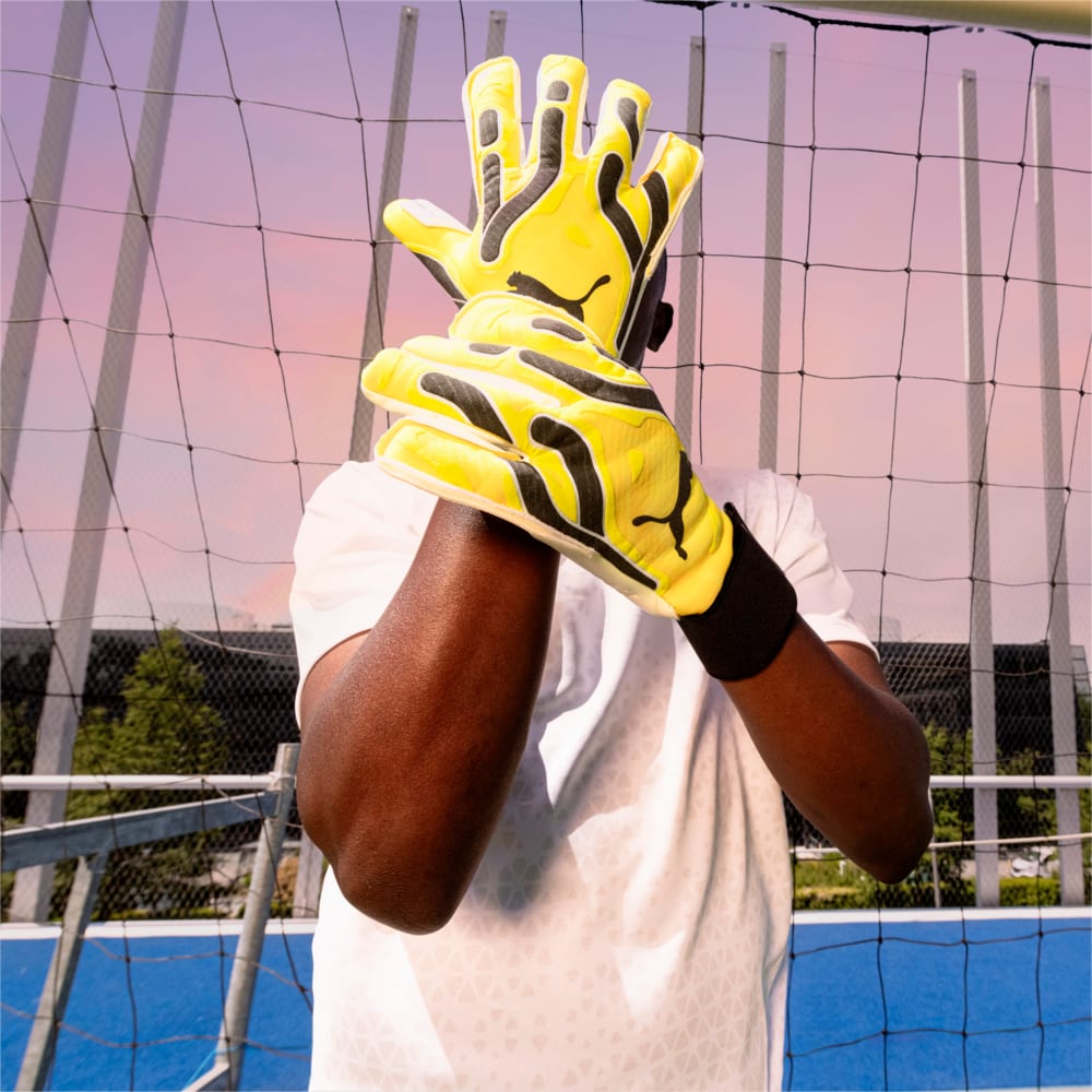 Image Puma ULTRA Ultimate Hybrid Goalkeeper Gloves #2