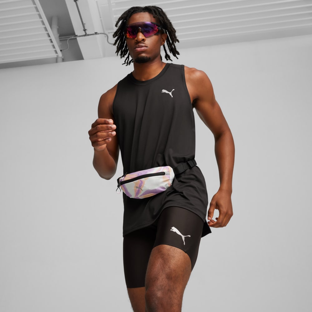 Изображение Puma Поясная сумка PR Classic Running Waist Bag #2: PUMA White-Grape Mist-AOP