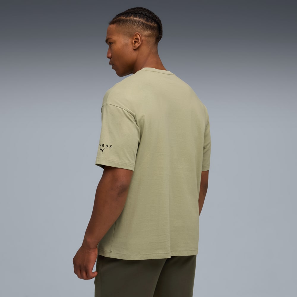 Изображение Puma Футболка PUMA x HYROX City Lifestyle Tee Men #2: Lux Army