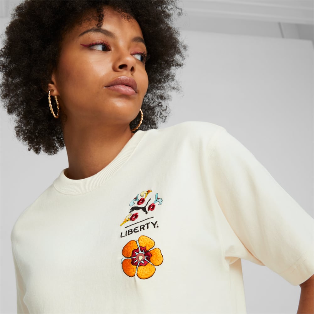 Imagen PUMA Polera gráfica PUMA x LIBERTY para mujer #2