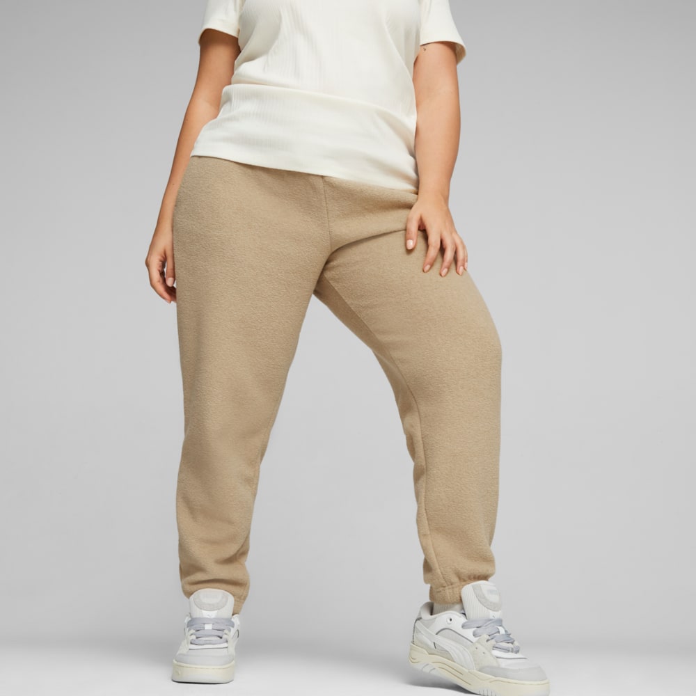 Изображение Puma Штаны CLASSICS Fleece Sweatpants #2: Sand Dune