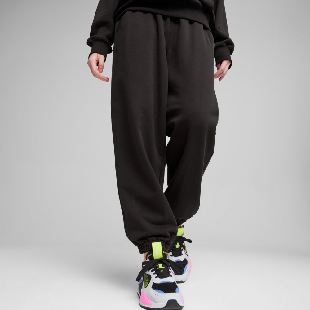 Изображение Puma Штаны DOWNTOWN Women's Relaxed Sweatpants #1: Puma Black