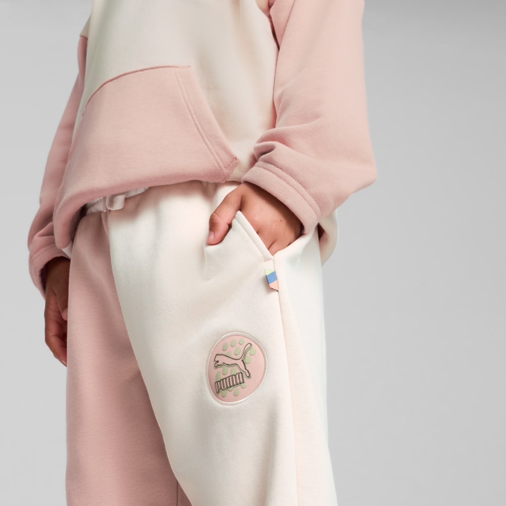 Изображение Puma Брюки спортивные детские CLASSICS PUMA FC Sweatpants Kids #2: Island Pink