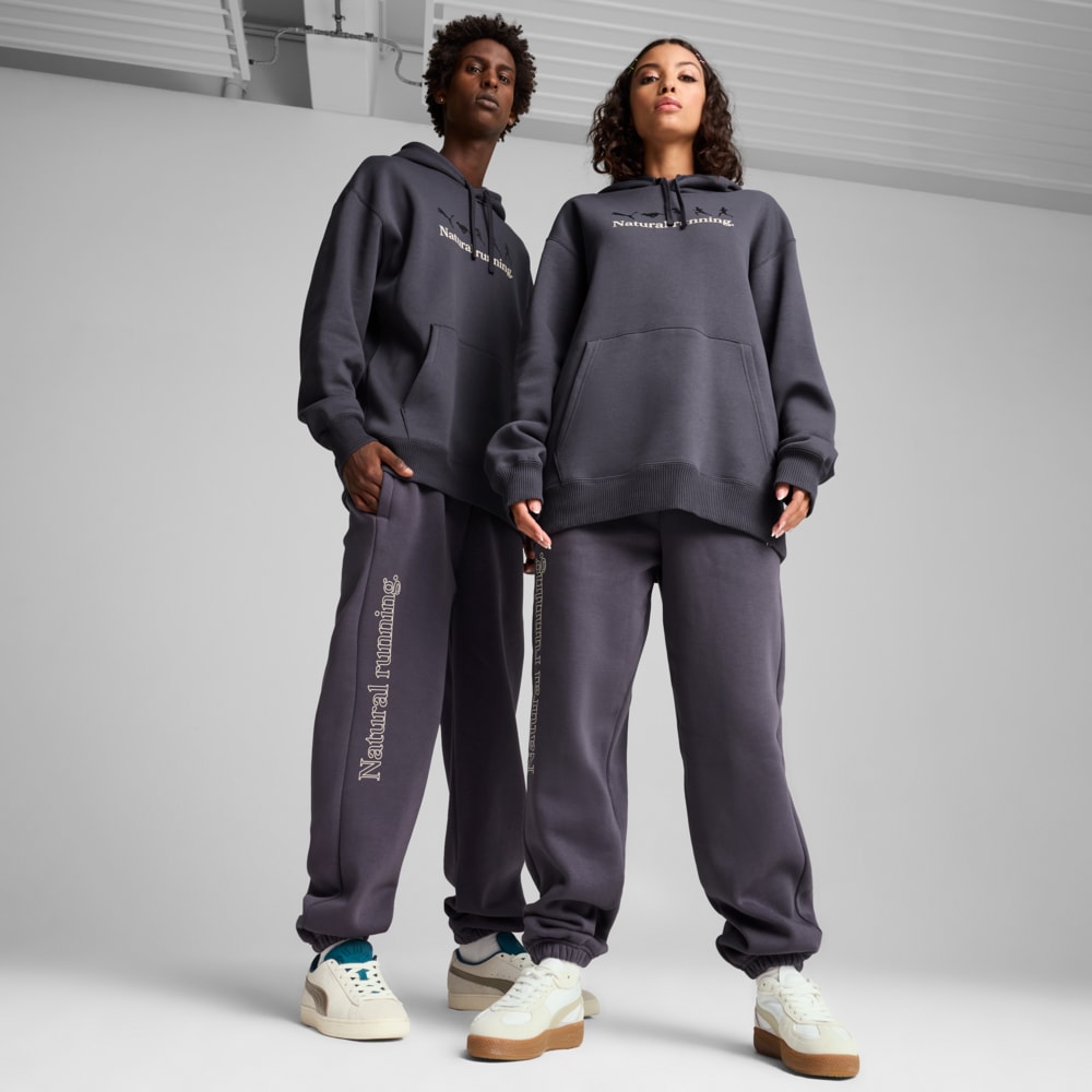Изображение Puma Брюки спортивные CLUB DE COURSE Fleece Sweatpants Unisex #1: Galactic Gray