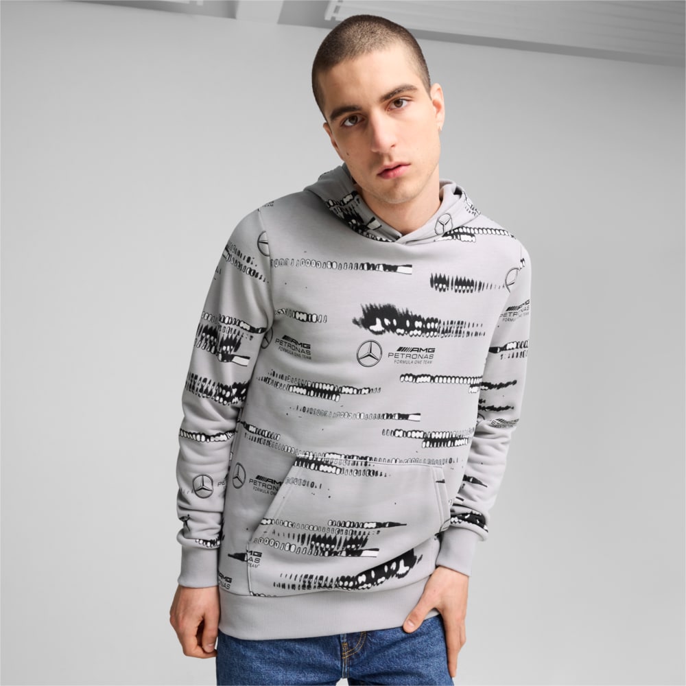 Imagen PUMA Polera Mercedes-AMG Petronas F1® con logotipo estampado por toda la prenda para hombre #1