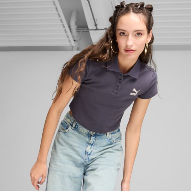 Imagen PUMA Polera crop con cuello piqué CLASSICS Baby Tee para mujer