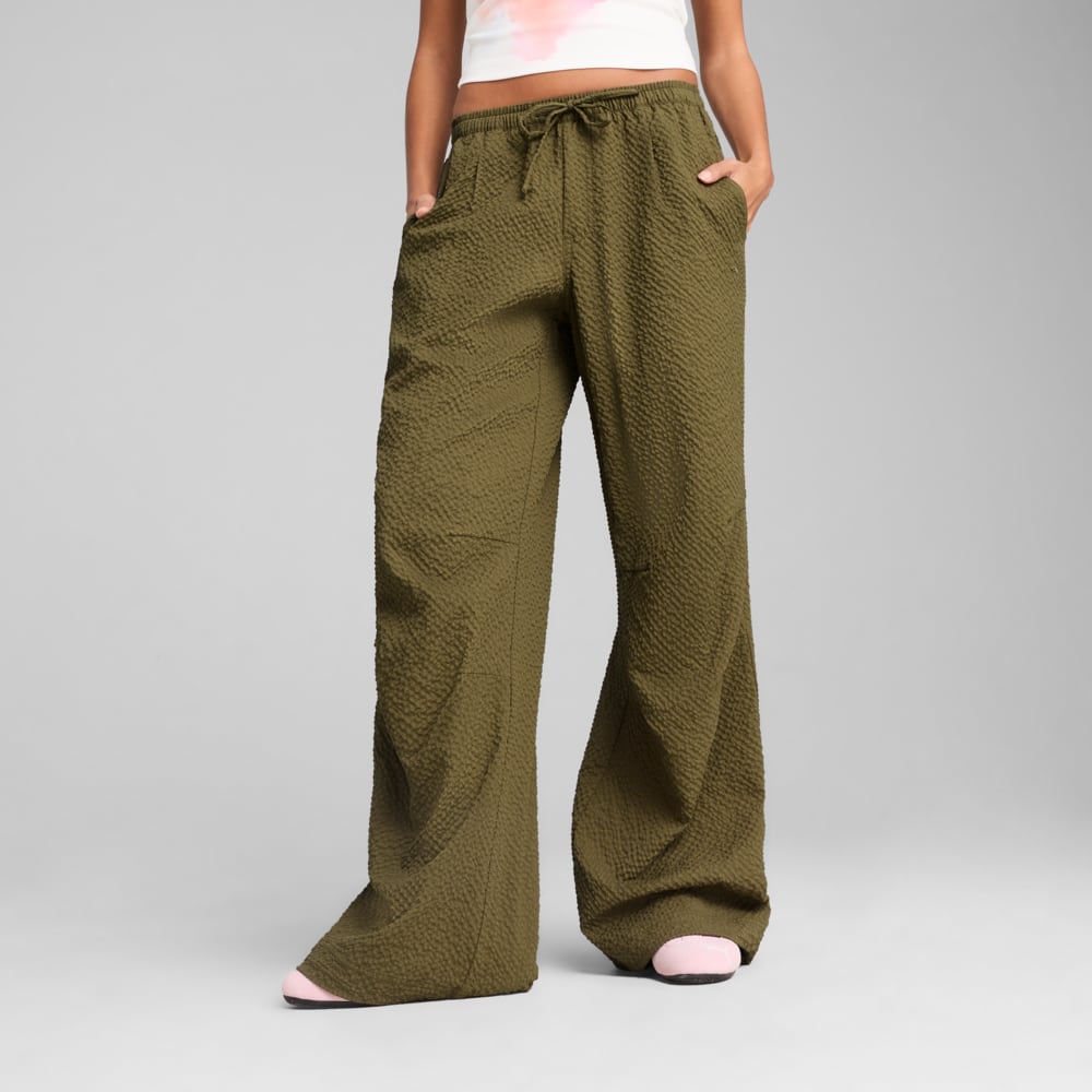Изображение Puma Брюки YONA Parachute Pants Women #1: Olive Drab