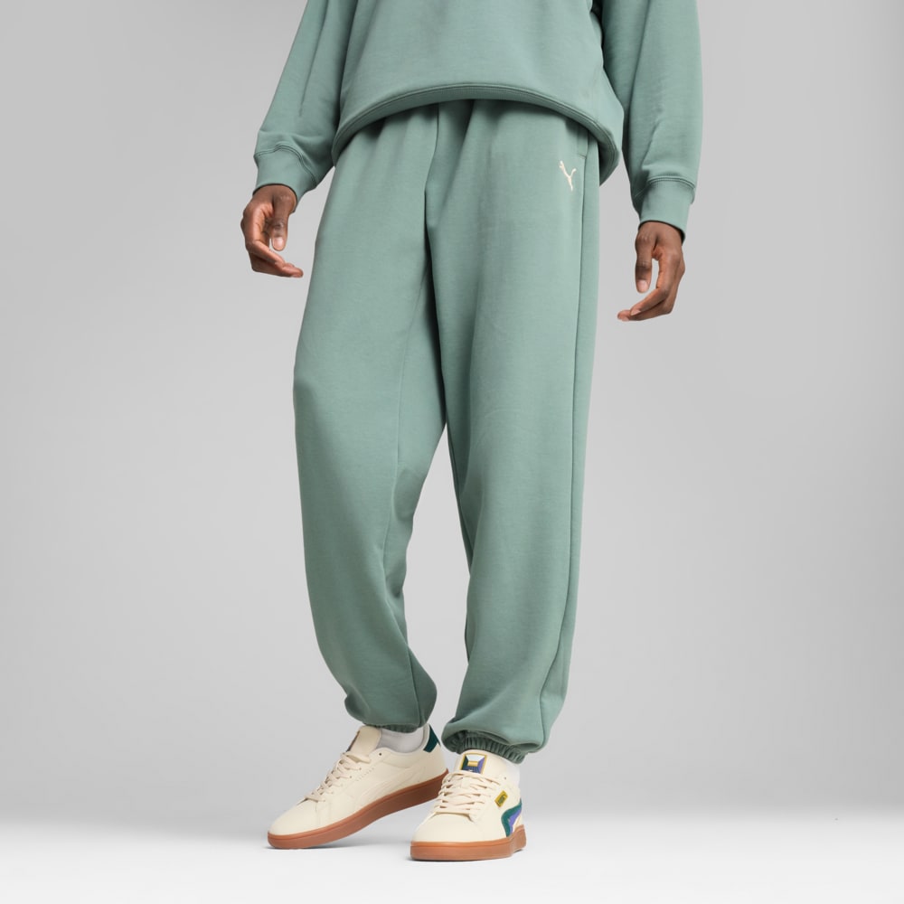 Зображення Puma Штани Wardrobe Essentials Relaxed Sweatpants Men #1: Green Moon