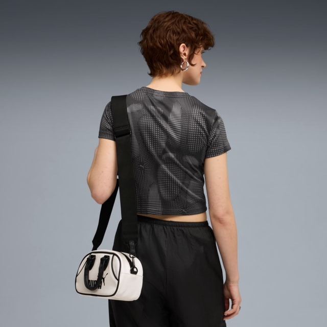 Imagen PUMA Polera corta estampada DARE TO para mujer