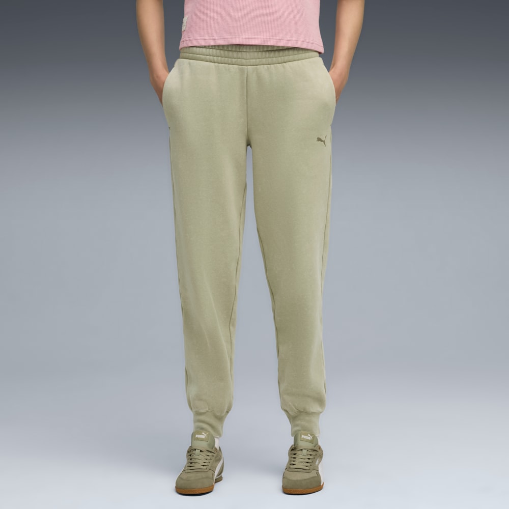Зображення Puma Штани Essentials Elevated Comfort Wash Sweatpants Women #1: Lux Army