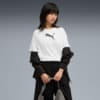 Imagen PUMA Polera estampada Evostripe para mujer #1