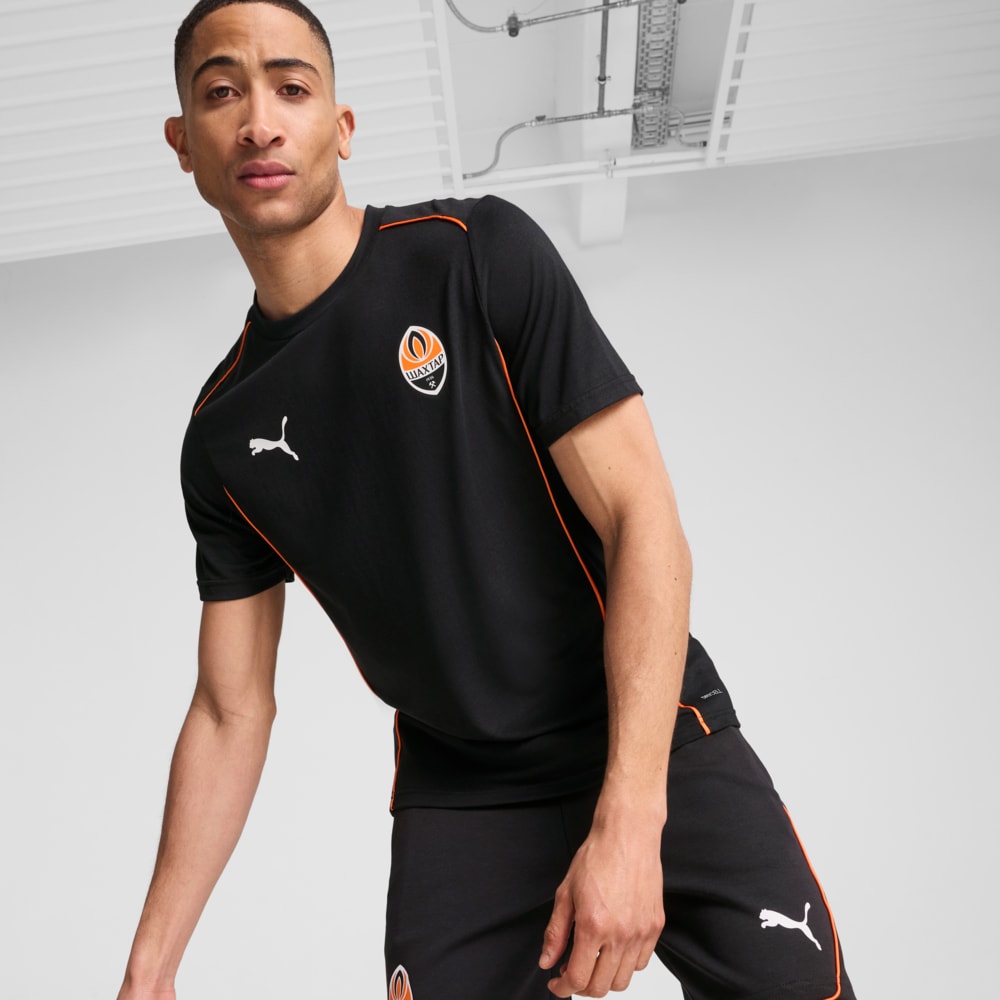 Изображение Puma Футболка FC Shakhtar Donetsk Casuals Tee Men #1: PUMA Black-Rickie Orange