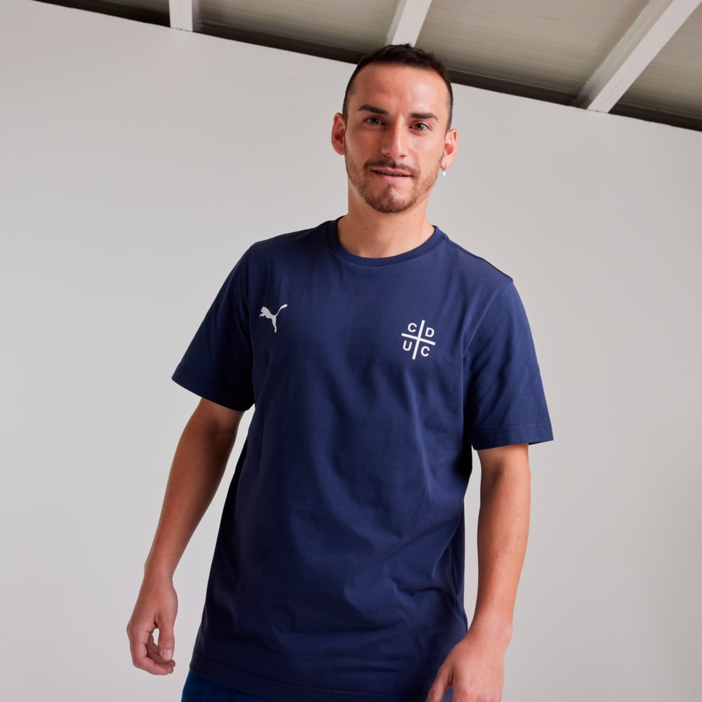 Imagen PUMA Polera Universidad Católica Essentials para hombre #1