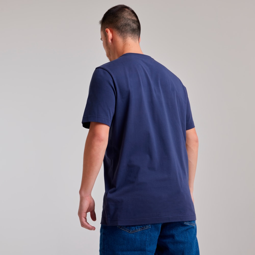 Imagen PUMA Polera Universidad Católica Essentials para hombre #2