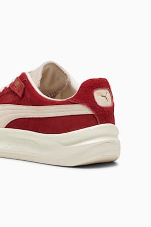 GV Special Suede Sneakers Unisex, Intense Red-Frosted Ivory, extralarge-GBR