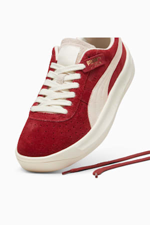 GV Special Suede Sneakers Unisex, Intense Red-Frosted Ivory, extralarge-GBR