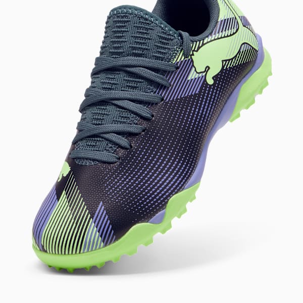 Tacos de fútbol adolescente FUTURE 7 PLAY TT, Gray Skies-Elektro Purple-Fizzy Apple-PUMA White, large-MEX