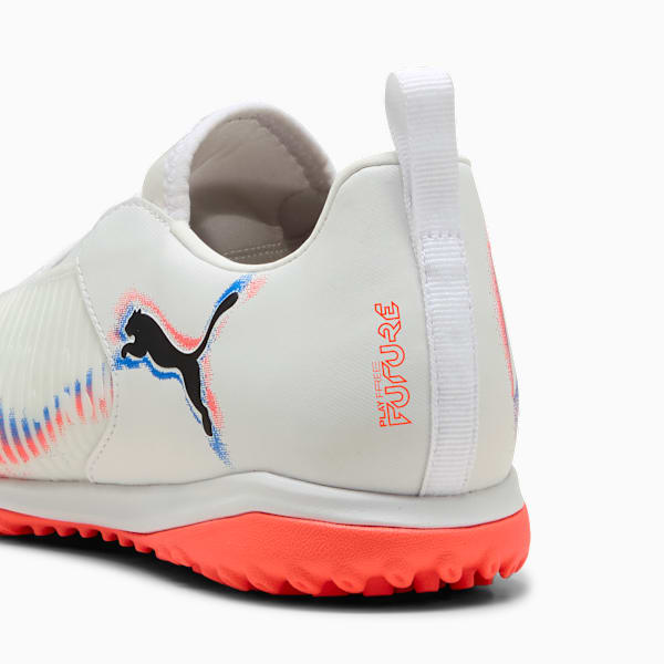 Tacos de fútbol FUTURE 8 MATCH TT Laceless Mid para adolescentes, PUMA White-PUMA Black-Glowing Red, large-MEX