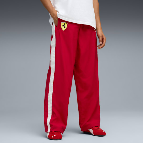 Pants oversized Scuderia Ferrari 2025 Drivers T7 Hombre, Dark Cherry, large-MEX